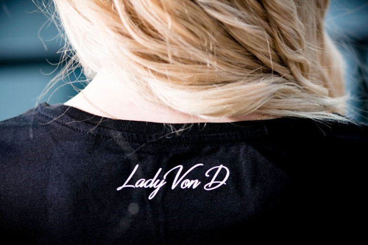 Ideile de cadouri cu personalitate vin de la Lady Von D